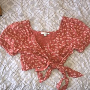 This cute shirt cross over tie shirt.